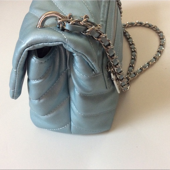 Badgley Mischka Quilted bag cross body chain quilted metallic blue faux leather - Picture 6 of 14